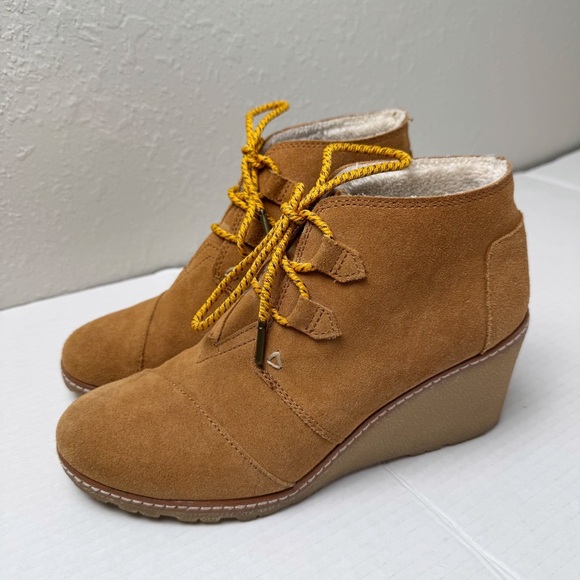 Toms Shoes - Toms Desert wedge tan suede ankle boots booties 8.5